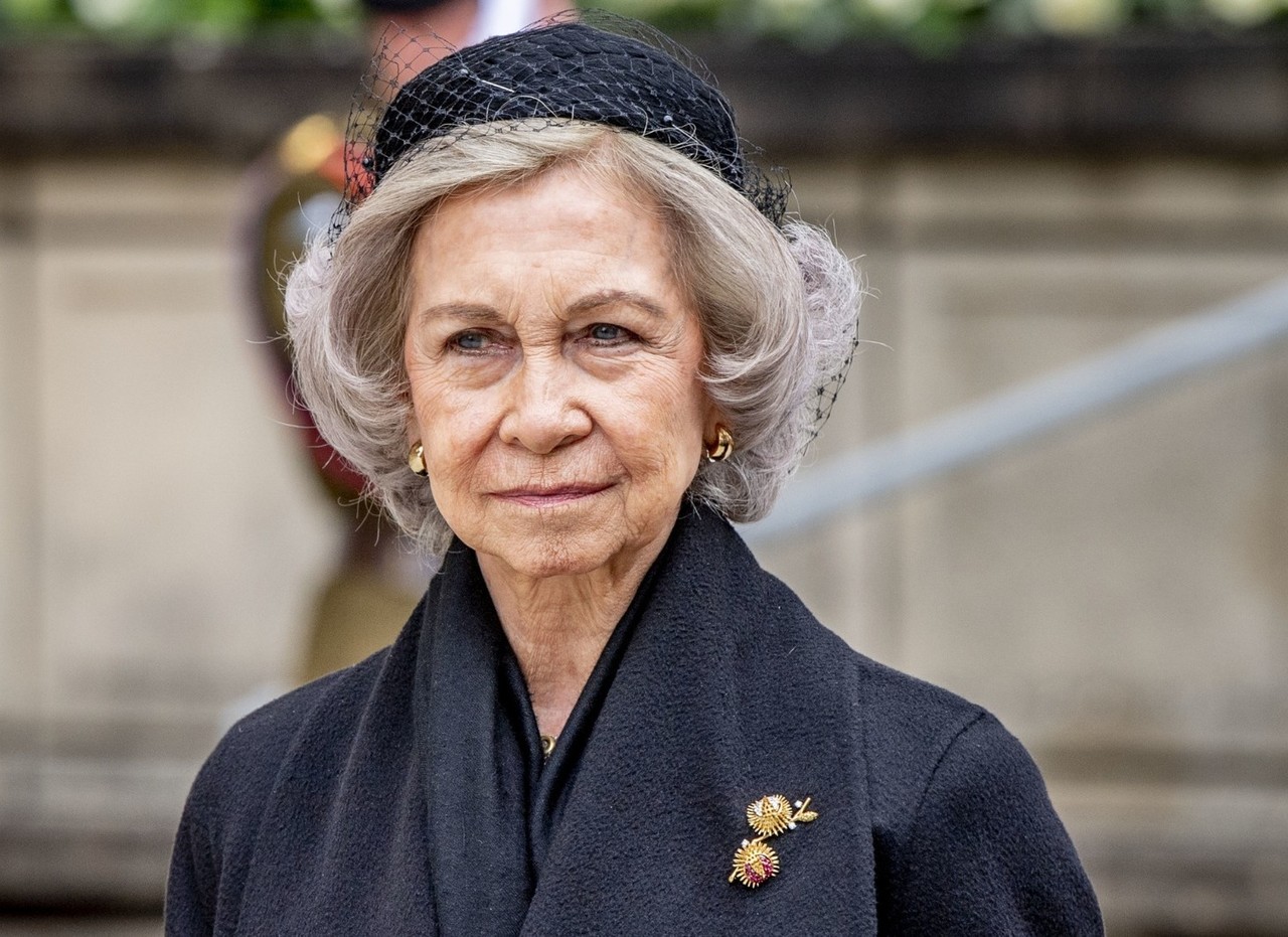 La madre del Rey Felipe VI, de 85 años, asistió el sábado 6 de abril a la boda del alcalde de Madrid. Foto: El Mundo.