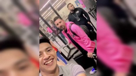 Regio cumple su sueño de tomarse una selfie con Lionel Messi (VIDEO)