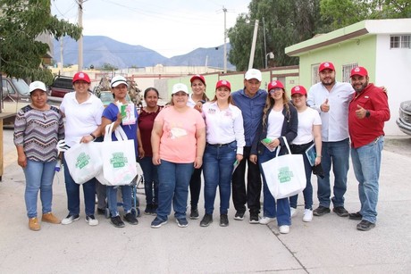 Se compromete Karen Sánchez a pavimentar calles en Arteaga