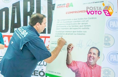 José Luis Garza Ochoa firma compromiso con comunidad autista de Guadalupe