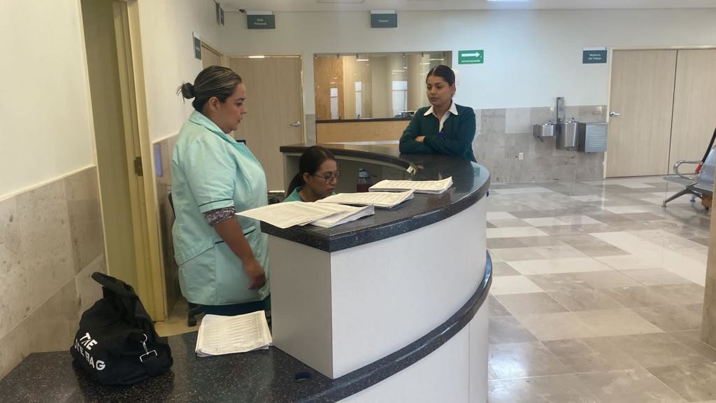Dentro de los hospitales se cuenta con 637 trabajadores de contrato. (Fotografía: Claudia Almaraz)