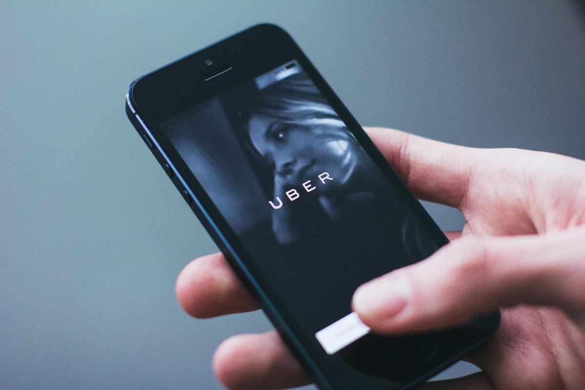 Con Uber Teens puedes monitorear en tiempo real viajes de adolescentes. Foto: freestocks.org / Pexels
