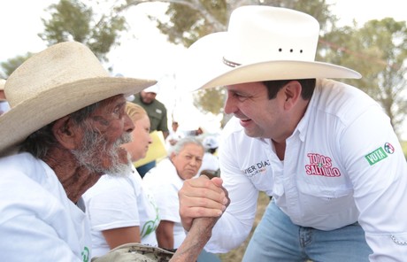 Javier Díaz reitera su compromiso con el campo