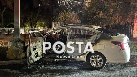 Choque e incendio deja dos heridos en Monterrey
