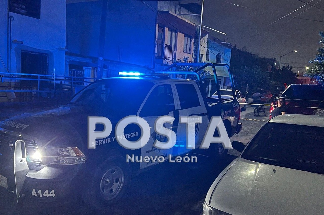 La zona fue asegurada por la policía de Apodaca mientras detectives de la fiscalía iniciaban las indagatorias. Foto: Raymundo Elizalde.