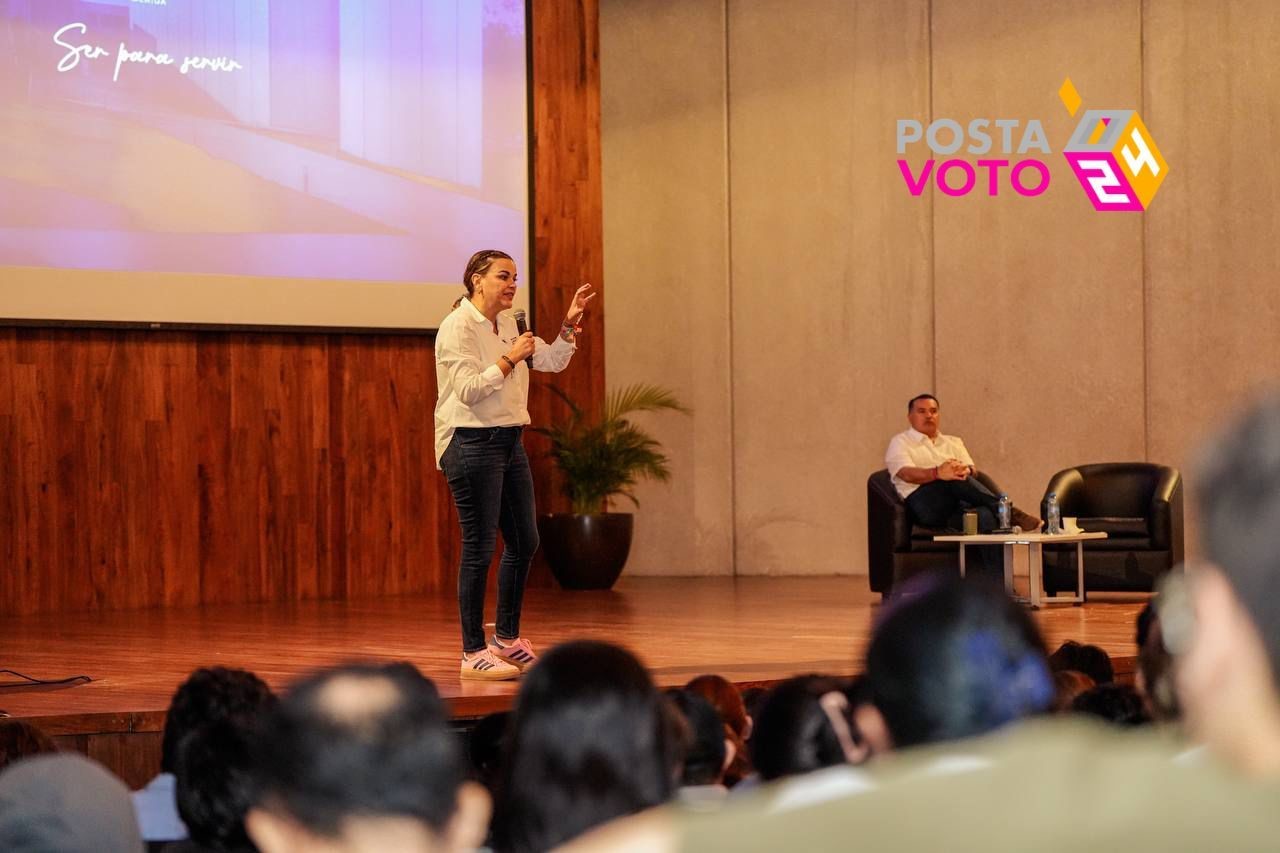 Cecilia Patrón, candidata a la alcaldía de Mérida, en la Universidad Marista de Mérida. Foto: Cortesía