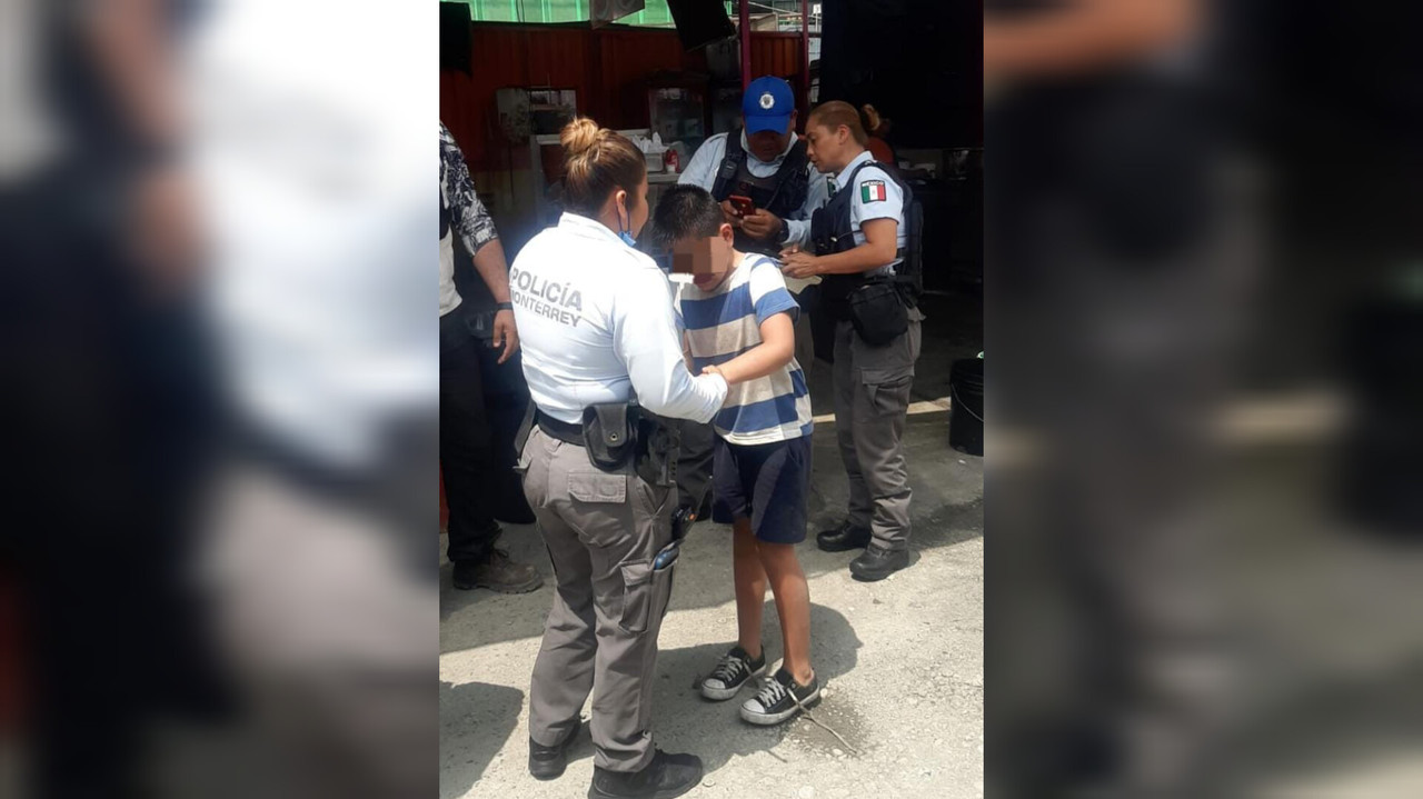 Policía de Monterrey logró localizar a un niño de 10 años de edad. Foto. Cortesía