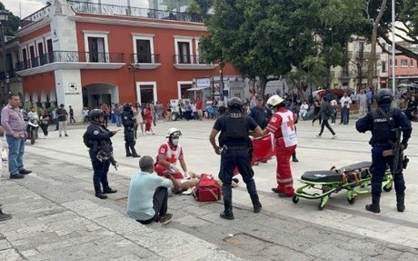 Se prende fuego hombre en plaza de Oaxaca y nadie le ayuda