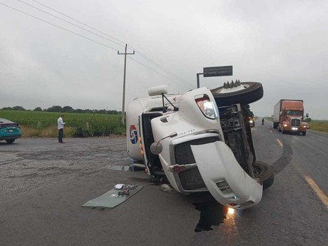Carretera Reynosa - San Fernando cerrada a la altura de González Villarreal