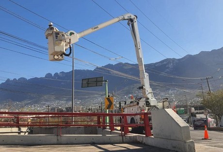 Restablece CFE 96% del suministro eléctrico tras fuertes vientos en Nuevo León