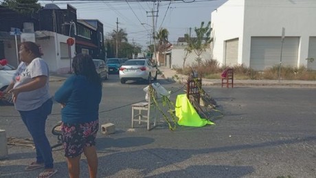 Vecinos de San Vicente Chuburná bloquean vialidad en Mérida por falta de luz
