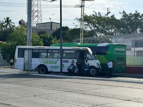 Autobús con falla mecánica causa choque en Tampico