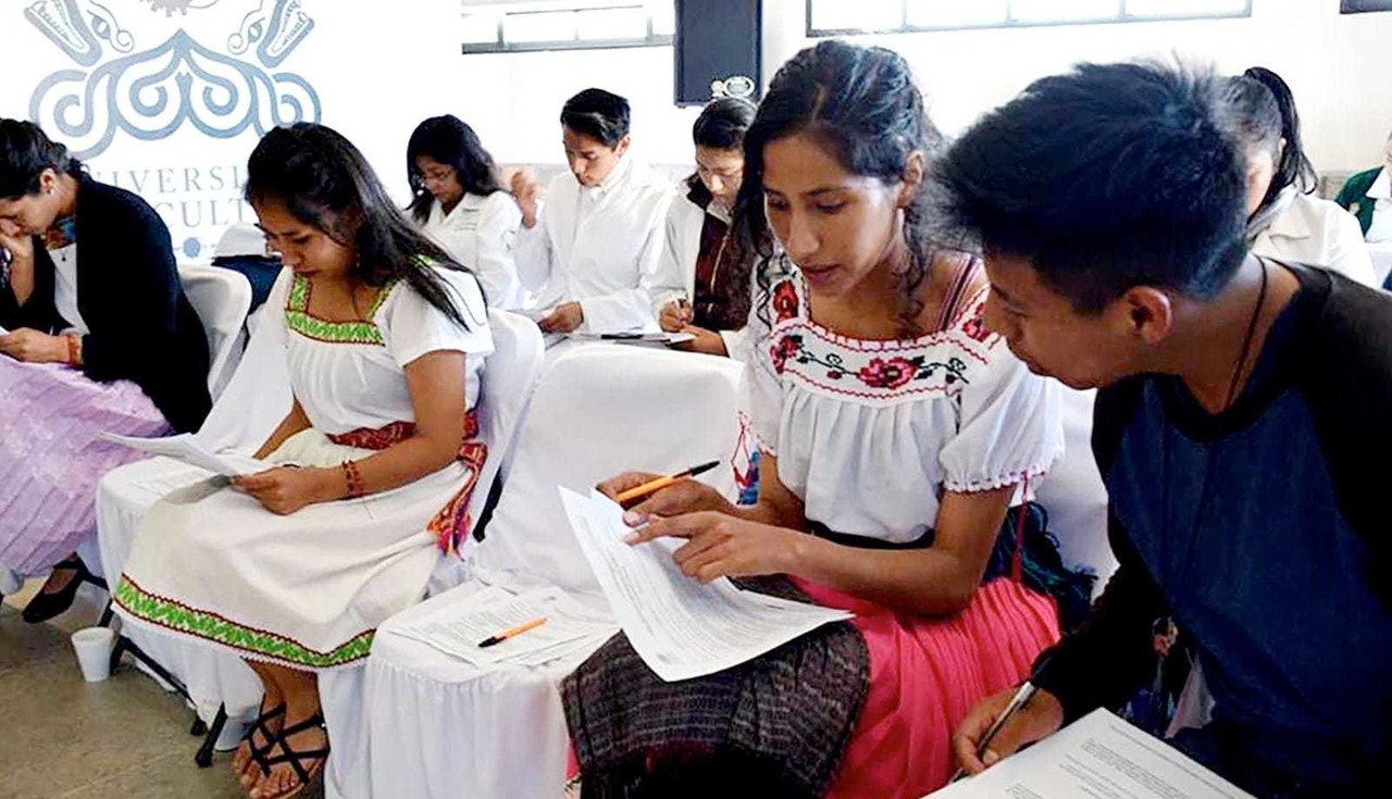 Promueven becas de estudios de licenciatura para mujeres indígenas. Foto: Primeroeditores