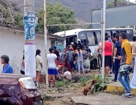 Tragedia en Malinalco,  mueren tres peregrinos en choque rumbo a Chalma