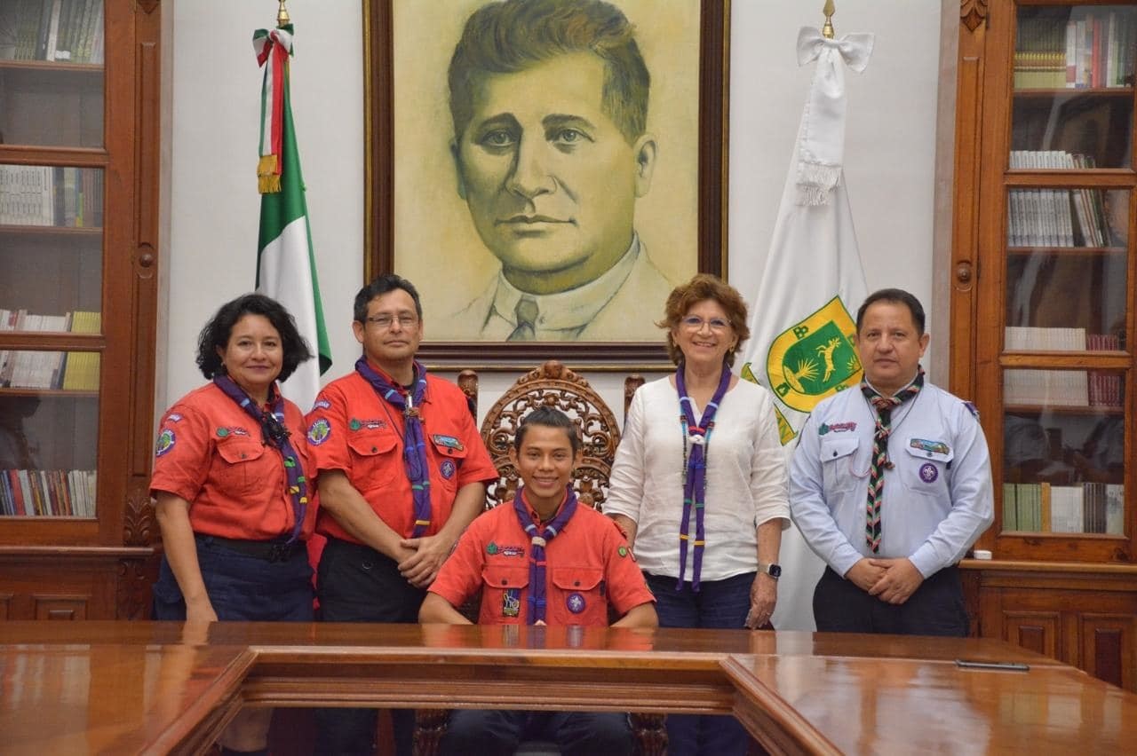 Tras presentar un proyecto que impulsa la lucha contra el cambio climático, el joven scout dwin Yariel Sarmiento fue nombrado Gobernador por un día.- Foto de redes sociales