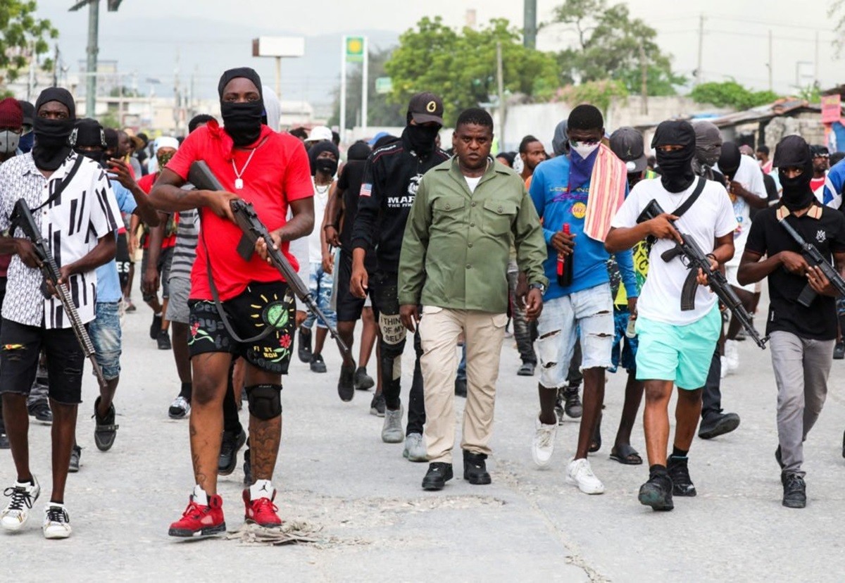 Los ataques de las pandillas en Puerto Príncipe, Haití, han dejado un saldo de más de mil 500 muertos y 17 mil sin hogar. Foto: Twitter @C_NyaKundiH