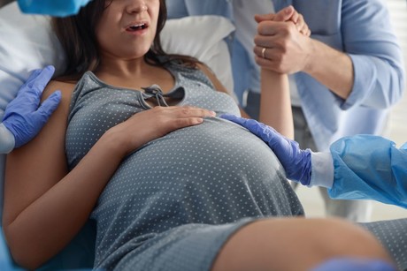 Confusión en hospital, le practican aborto por error a mujer asiática