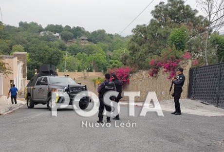 Catean residencia en Santiago, Nuevo León; aseguran varias dosis de droga