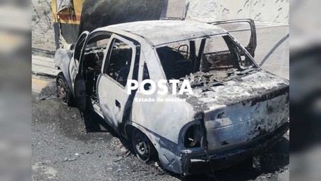 Arde vehículo en Nezahualcóyotl (VIDEO)