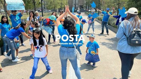 En Toluca marchan para visibilizar el autismo (VIDEO)