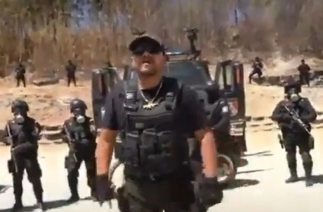 Policías de Oaxaca participan en video musical y los despiden