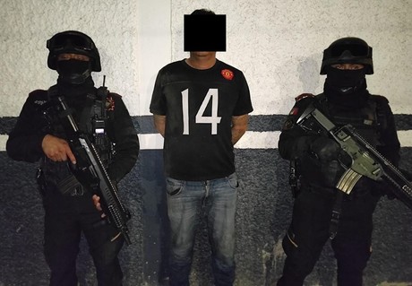 Detienen a hombre armado en Monterrey