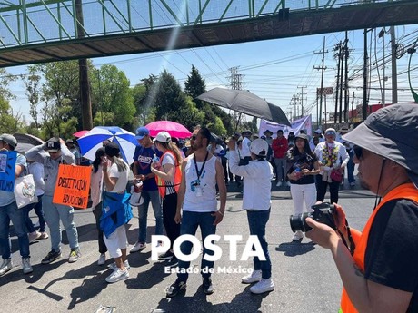 Marchan estudiantes del Tec Toluca hacia Tec Nacional de México