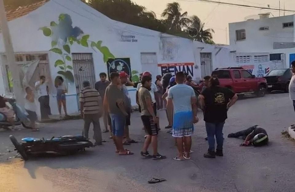 Un motociclista terminó su domingo con varios golpes luego de ser chocado por un menor de edad quien conducía una camioneta en Progreso.- Foto de redes sociales