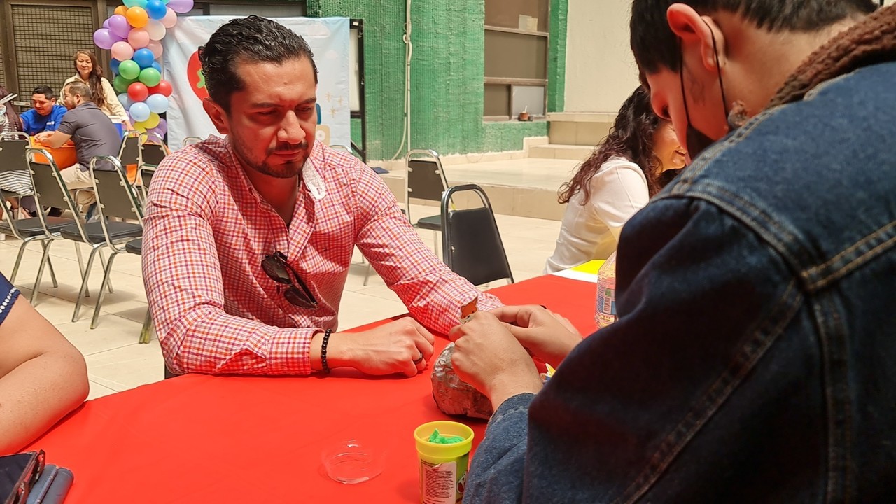 Integrantes del Voluntariado IMSS Coahuila realizaron un taller artístico. (Fotografía: IMSS)