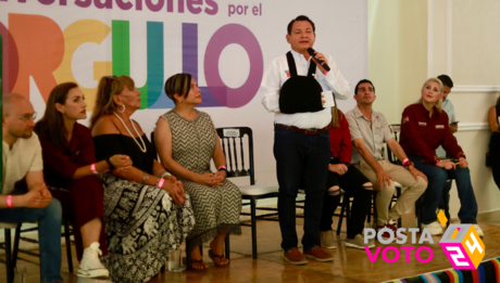 Joaquín Díaz Mena se reúne con integrantes de la comunidad LGBTIQ+