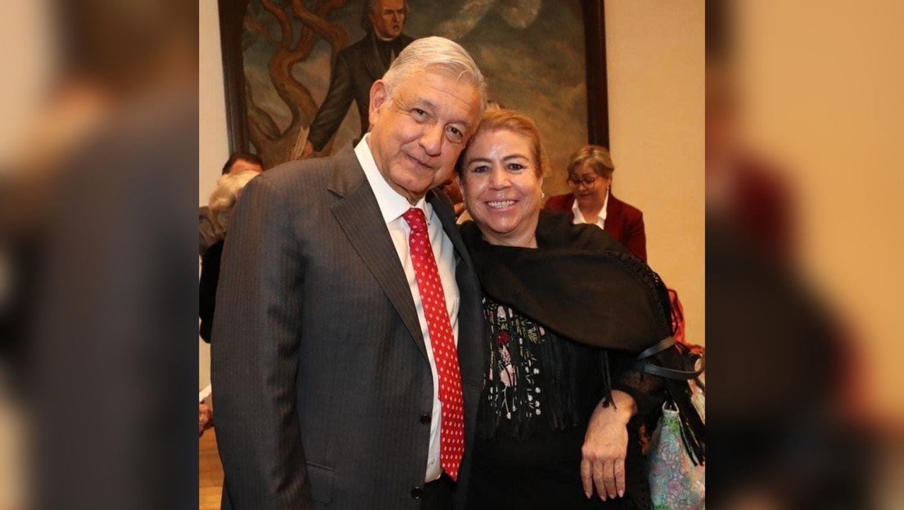 La senadora Margarita Valdez posando junto al presidente de la República, Andrés Manuel López Obrador. Foto: Facebook Senadora Margarita Valdez.