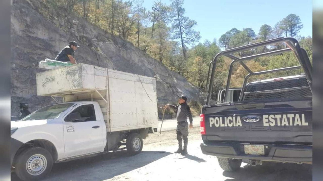 Un trabajador de una ferretería originaria de Torreón, Coahuila, fue encontrado por elementos de la Policía Estatal, lo habían reportado como desaparecido. Foto: Facebook/ @SSP Durango.