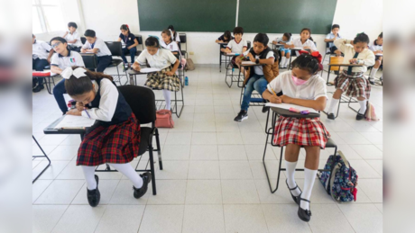Estudiantes de Monclova a la espera del cambio de horario por altas temperaturas