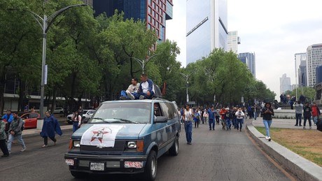 ¡Se quedan en plantón! Familiares y normalistas de Ayotzinapa llegan a CDMX