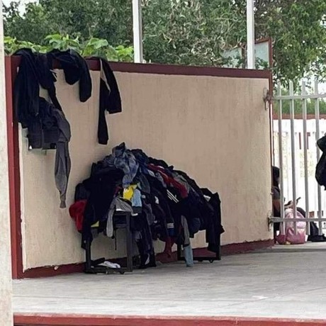 Maestros de ITACE Matamoros prohíben suéteres a alumnos en Los Arados