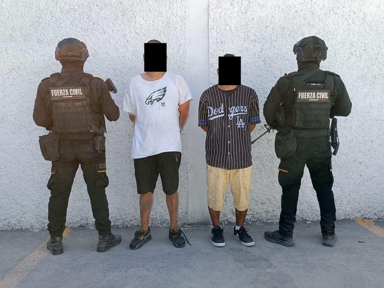 La detención de Juan 'N', de 33 años y César 'N', de 37; ocurrió en calles de la colonia Valle de Santa María. Foto: X @GpoCoordSegNL.