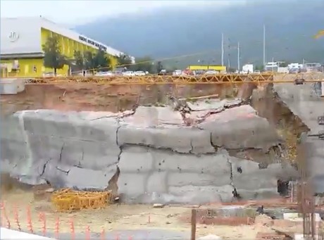 Se desmorona construcción de nuevo hospital privado en San Pedro (VIDEO)