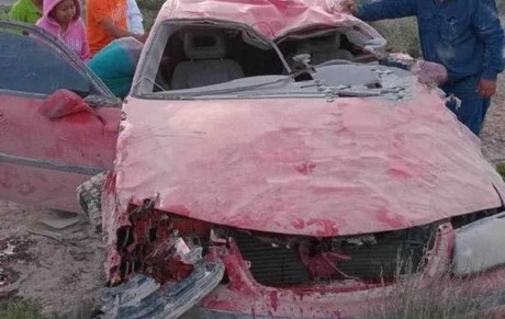Muere conductor tras volcar en carretera de Galeana
