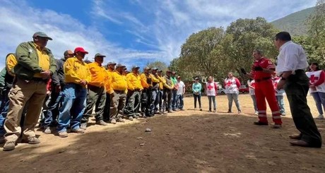 Cruz Roja Mexicana entrega ayuda humanitaria a brigadistas forestales en Edomex