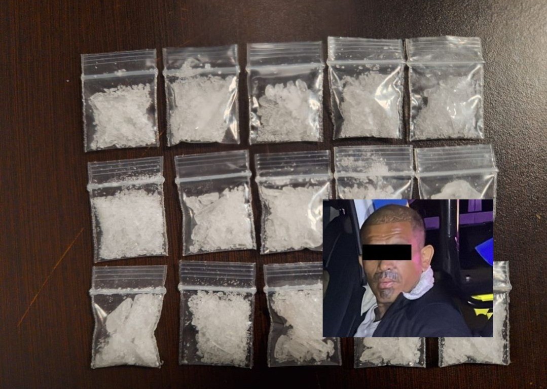 El presunto narcomenudista cargaba con 15 bolsitas tipo ziploc que contenían cristal. Foto: Especial.