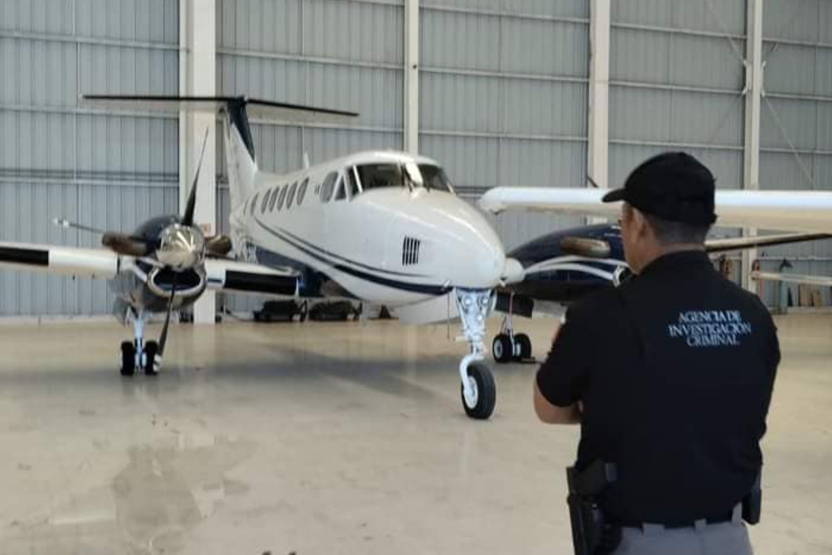 Aeronave asegurada por la FGR en el estado de Querétaro. Foto: En la Mira