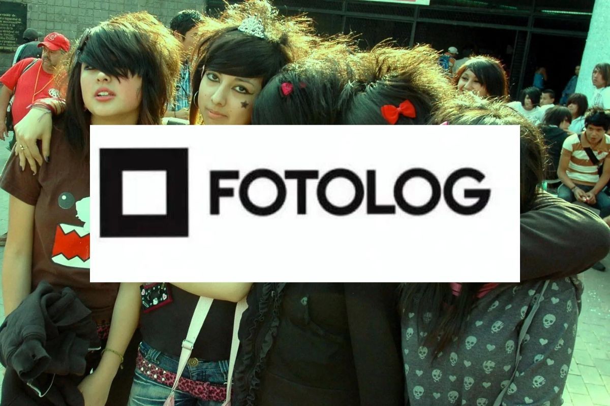 Jóvenes emo y logotipo de Fotolog. Foto: Cultura Colectiva (Especial)