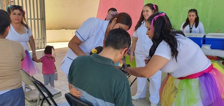 Inician los festejos del Día del Niño en la jornada de vacunación