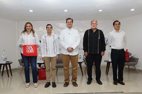 Candidatos a la alcaldía de Mérida dialogan con empresarios de CANACINTRA