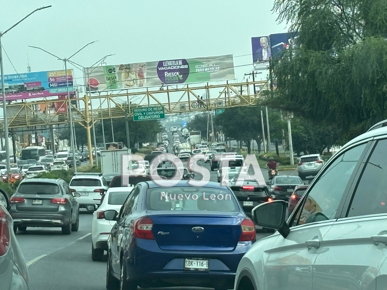 El tráfico pesado durante las primeras horas del 30 de abril en la Carretera Nacional. Foto: Diego Beltrán.