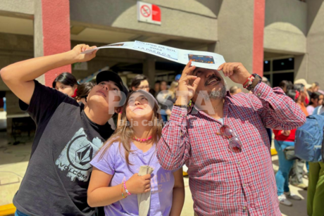 ¡Memorable! Viajan a La Paz desde Francia para ver el eclipse de Sol