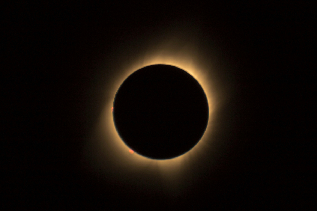 Recomendaciones para ver el eclipse solar de manera segura. Foto: Drew Rae / Pexels