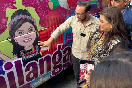 Presentan la 'ChilangaVan', proyecto ciudadano para la campaña de Clara Brugada