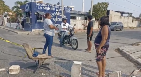 Bloquean una calle de Mérida ante la falta de energía eléctrica