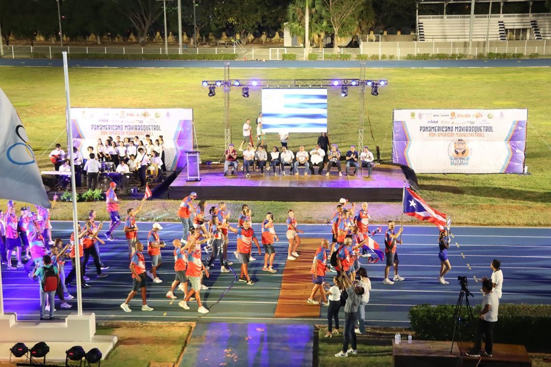 Ayer comenzó en Mérida la XII edición del Campeonato Panamericano de Maxibásquetbol en el que participan 208 equipos del continente.- Foto de la Uady